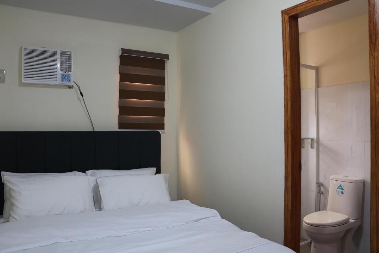 מנילה Anicia Guesthouse Rooms מראה חיצוני תמונה